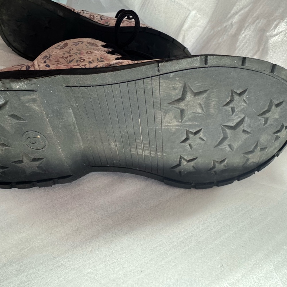 Floral Lace-Up Ankle Boots - Picture 5 of 9